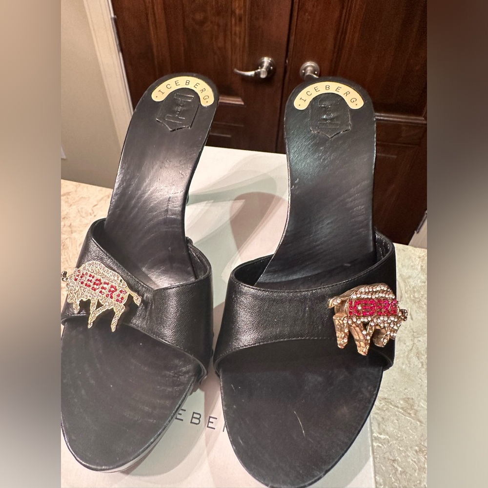 Vintage rare Iceberg jeweled black mules -Size 6 Excellent condition